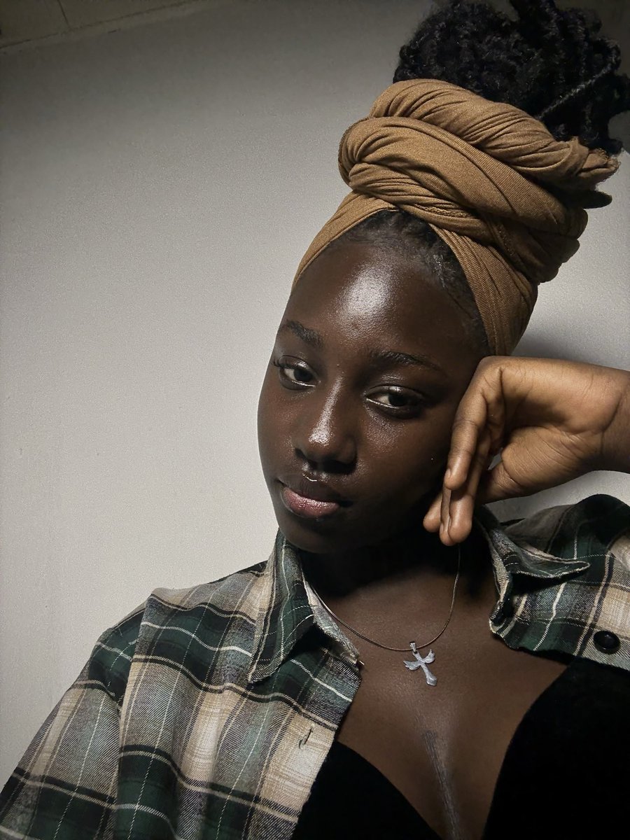 Claire 💙 tweet media