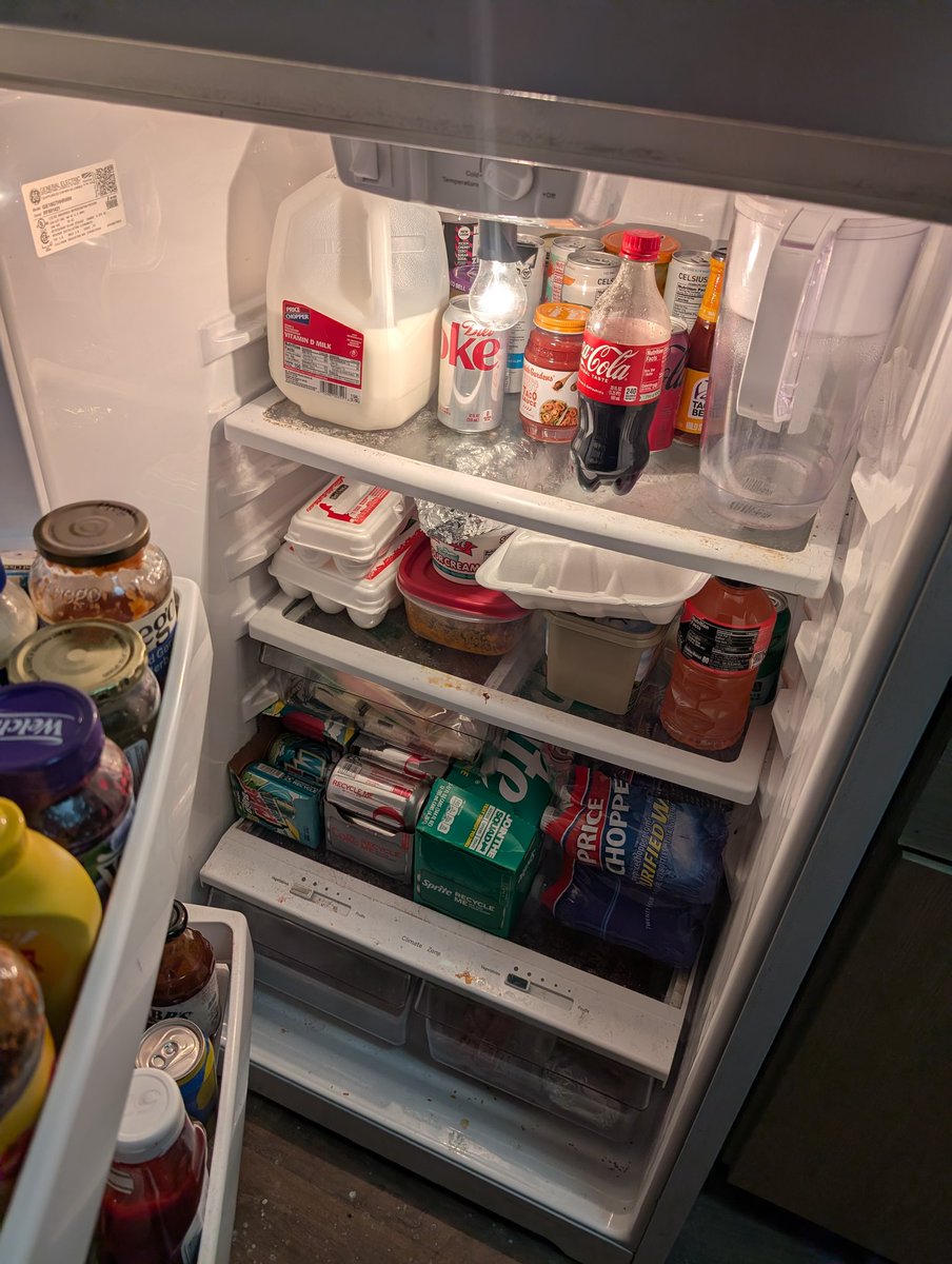 YeahBabyWeLive's tweet photo. @ItsBlarg Fridge of liquid https://t.co/8ktH2uTh2N