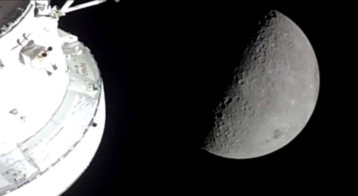 Artemis II tweet media