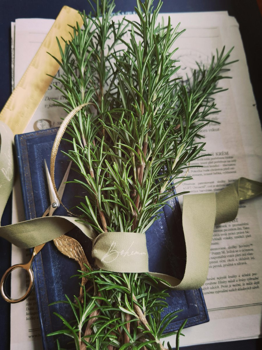 HenrydanKitchen's tweet photo. Chop herbs in a flash with our 5-blade scissors! 🌿
#SpringFlavors #FreshHerbs #KitchenTools #QuickPrep #HenrydanKitchensupplies.com https://t.co/9E1MISEzdM