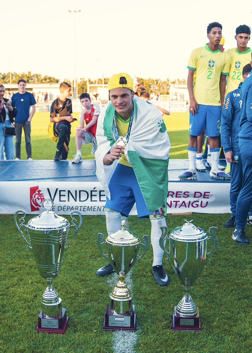 Galo na Base tweet media