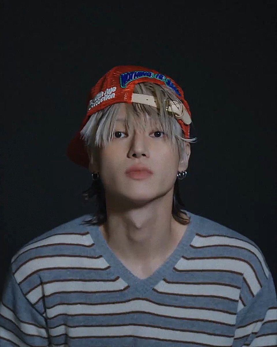 𝒘𝒚'𝒔 𝒑𝒖𝒓𝒑𝒍𝒆 𝒔𝒕𝒓𝒂𝒑(𝒏𝒚𝒊𝒂)|STAR DAY tweet media