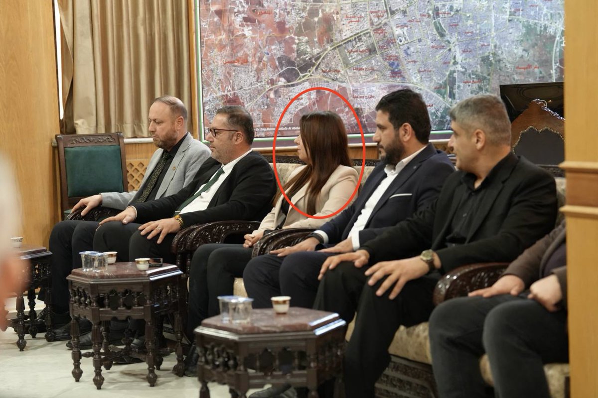 Charles_Lister's tweet image. #Syria's gov't has appointed the #SDF's former coordinator of women's affairs, Almaz Rumi, as the Mayor of #Kobani. 

She attended a meeting with #Aleppo Governor Azzam al-Gharib today, sat alongside #Kobani District Director, Ibrahim Muslim.