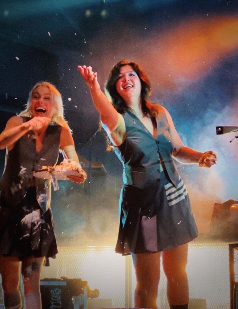 moll 𝜗𝜚 tweet media