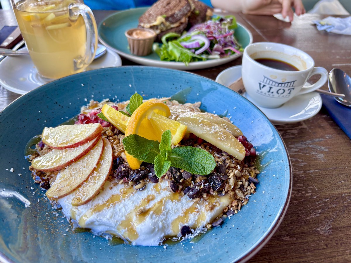 オランダ 🇳🇱( #leiden ) 📌 Vlot Grand Café 運河のそばでブランチ