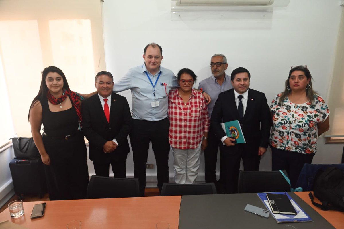 MinistroPoduje's tweet photo. Nos reunimos junto a la subsecretaria Natalia Aguilar con alcaldes de la Región de la Araucanía: la alcaldesa de Vilcún, Katherine Migueles, el alcalde de Lautaro, Ricardo Jaramillo, el alcalde de Lumaco, Richard Leonelli, vecinos de comités de vivienda de la región y el diputado Juan Carlos Beltrán, para abordar en conjunto los principales desafíos en materia de vivienda en cada una de sus comunas.