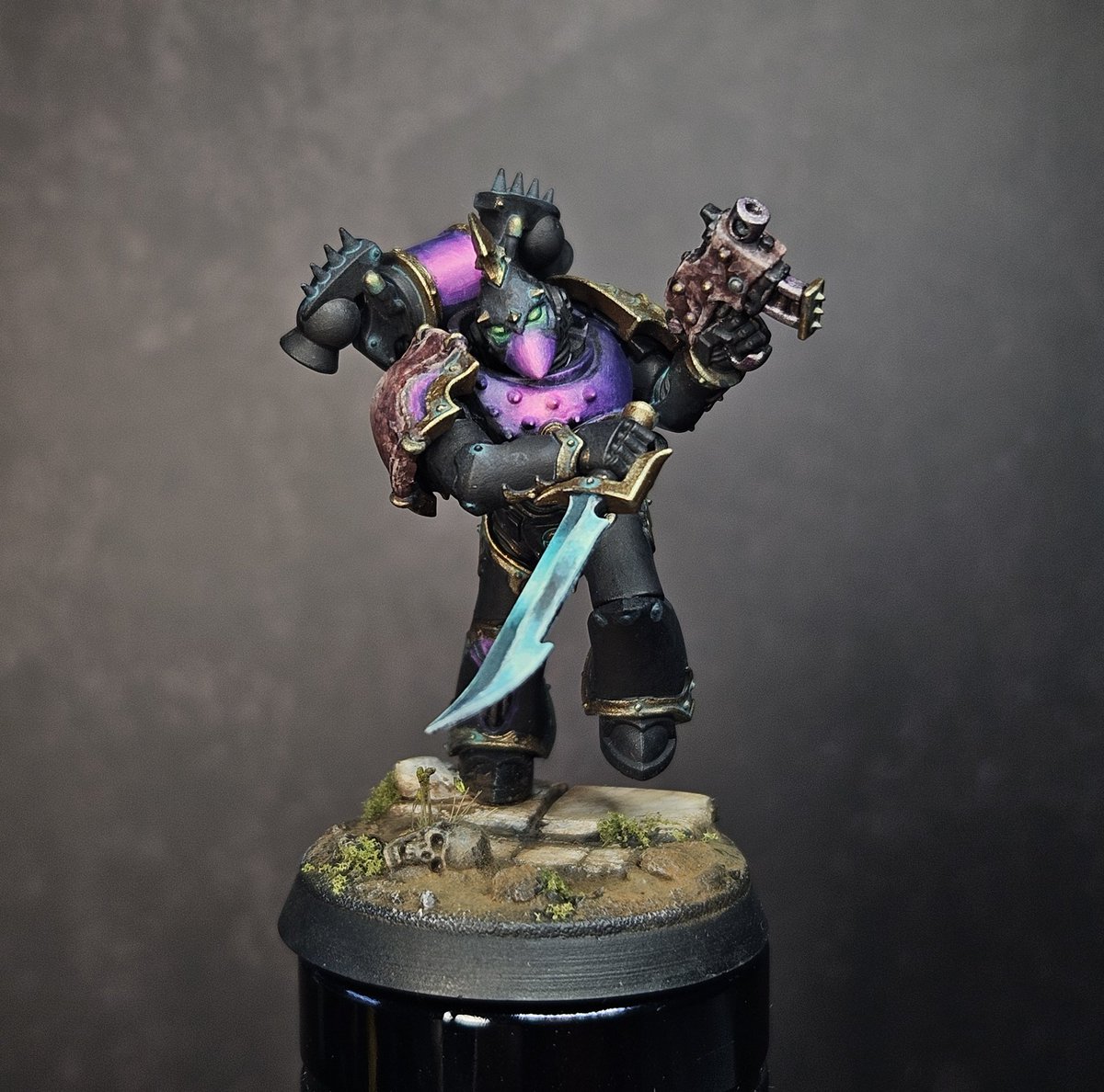 predator_death's tweet photo. @WolfdawgArt I use woodland scenics fine turf mixed with some brown wash and thinned matte varnish. I think it's fairly convincing moss https://t.co/aTLxsVhnnx