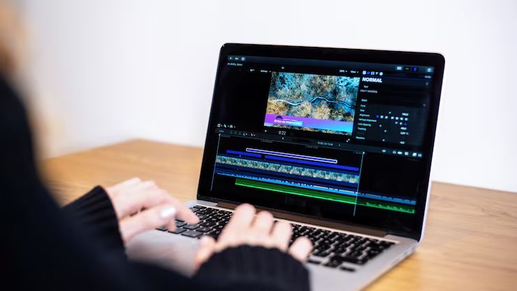 thiagaoyoutube's tweet photo. Agora vem a parte final: colocar o vídeo no ar.
Você pode:

Terceirizar (editor + designer)
Ou fazer você mesmo com CapCut + Canva

Sem desculpa. Sem complexidade.

O que define o resultado não é a ferramenta, é a execução. https://t.co/naHHzx4Epo