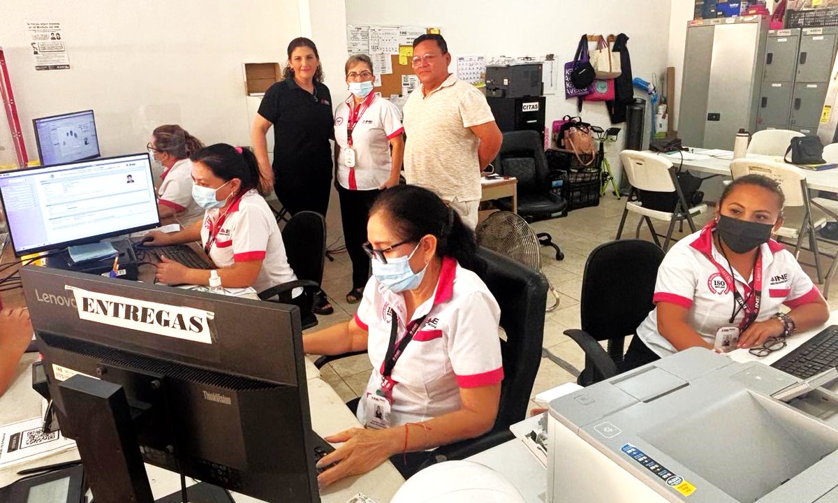 INEYucatan's tweet photo. La vocal del #RFE del #INE en #Yucatán, María Leonor Abdala Gamboa y su homólogos del #06distritoelectoral, Tomás Othon Barahona González supervisaron la atención en el MAC fijo de #Kanasín, en el marco del reforzamiento de los procesos del Sistema de Gestión de la Calidad. https://t.co/BuHfTaGV7U