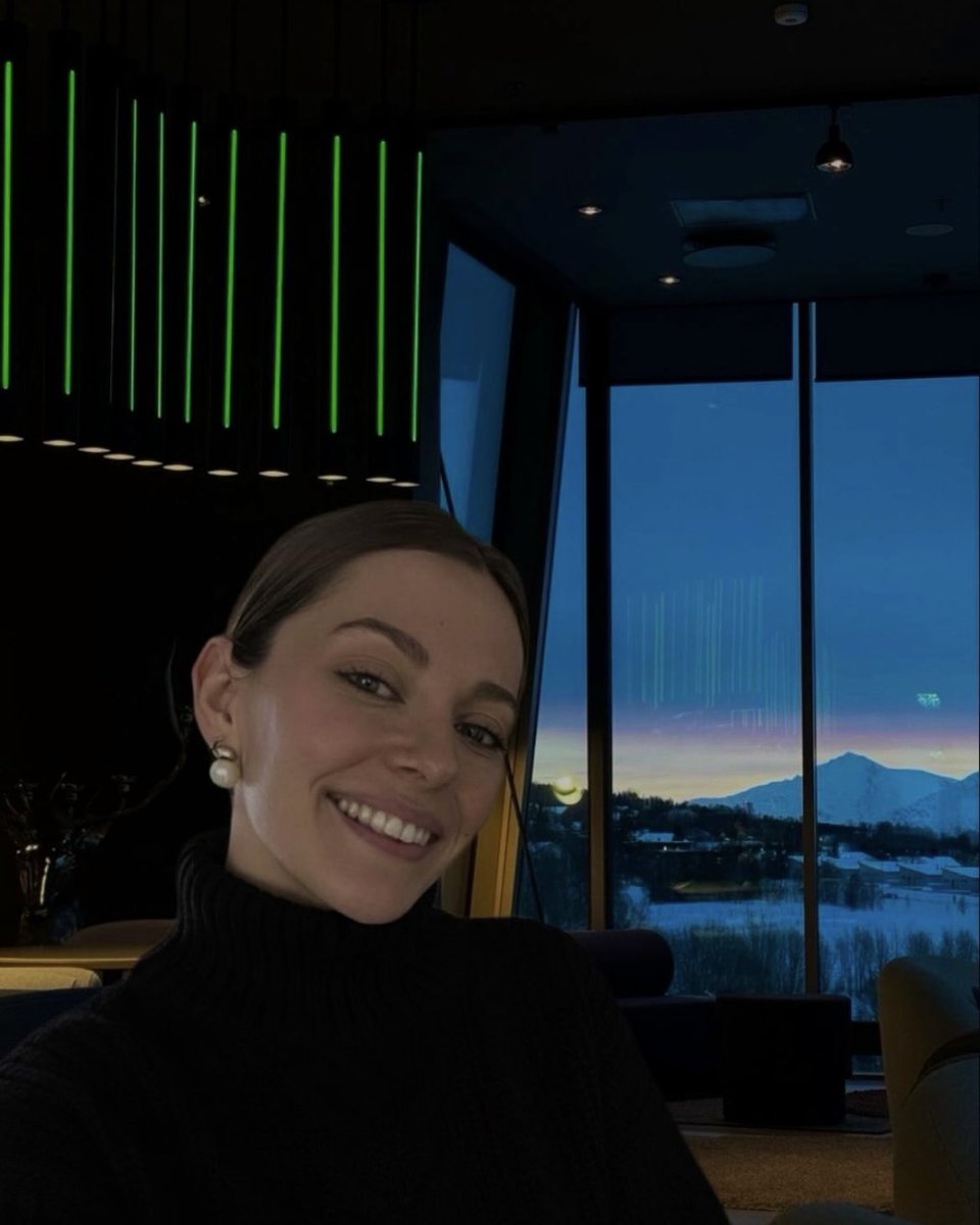 ellie ❄️ tweet media