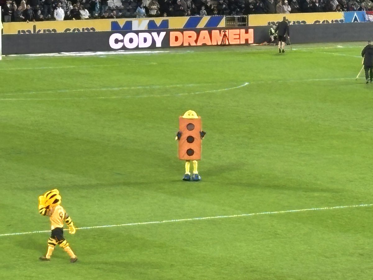 🅹🅾 🅲🅷🅰🅼🅱🅴🆁🅻🅰🅸🅽 🏴󠁧󠁢󠁥󠁮󠁧󠁿👕🇬🇧 tweet media