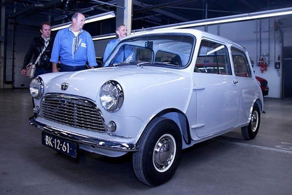 YannRobichon's tweet photo. Happy #MiniMonday / #MondayMini!...
#Auto #Automobile #Automobiles #Autos #Car #CarHistory #Cars #CarsHistory #ClassicCar #ClassicCars #ClassicMini #Coupé #HistoryMini #Mini #MiniClassic #MiniLife #Photo #Photographie #Photography #RetroCar #Retrocars #VintageCar #VintageCars https://t.co/Bj2OklIISX