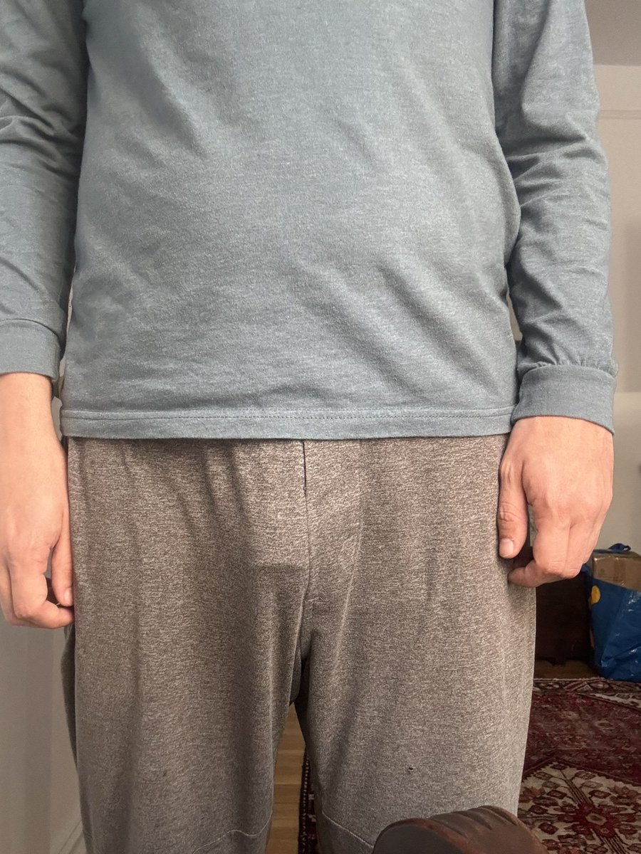 Connerboy03's tweet photo. Softie bulge #dickprint #catchingprint #sweatpants #cock #dick #penis https://t.co/scVFKvEHaT