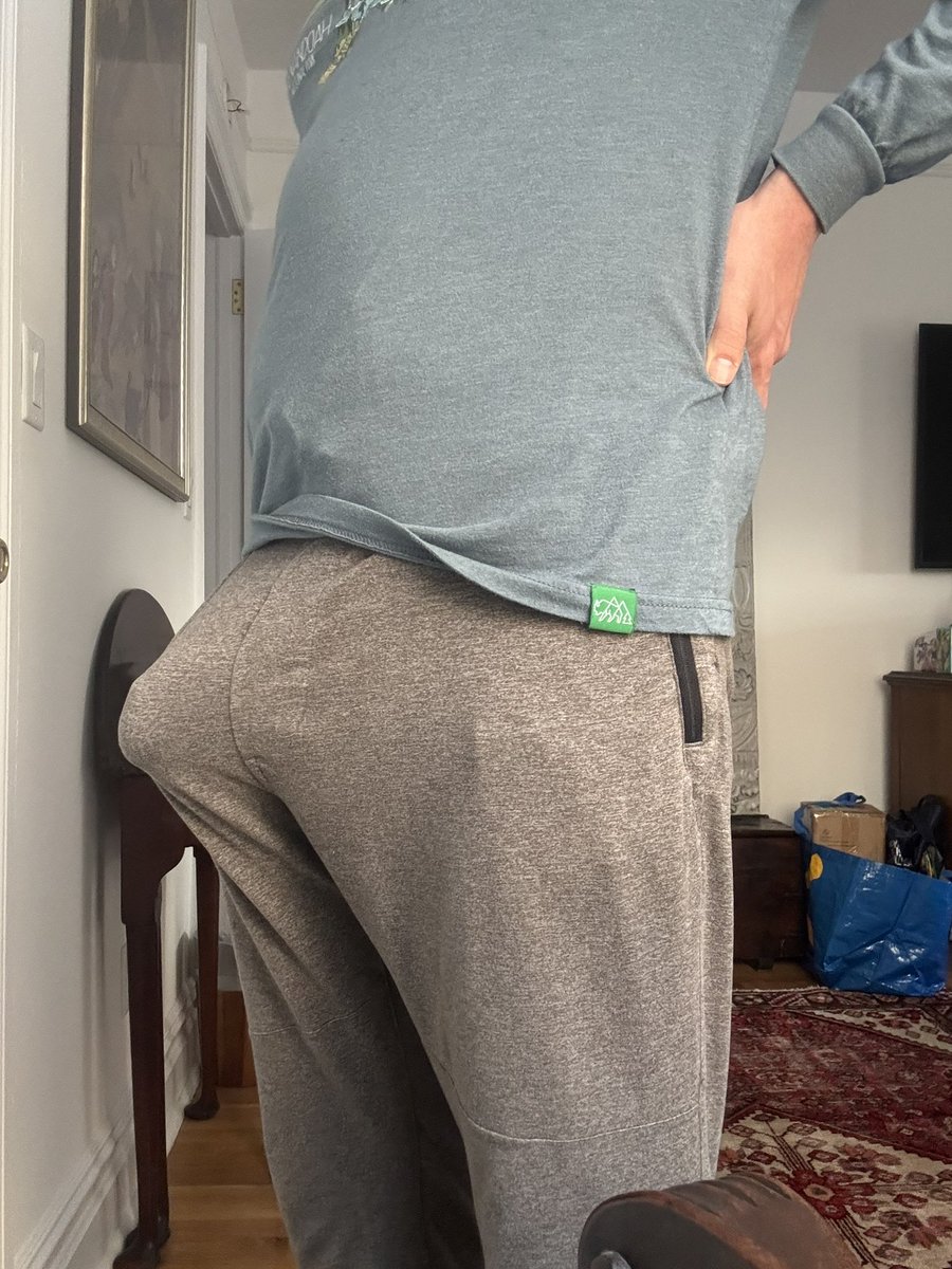 Connerboy03's tweet photo. Pitching a tent lol https://t.co/jMIem8Dz2F