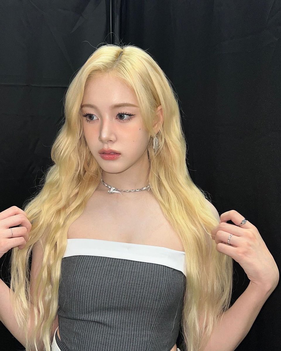 JYLOOKS's tweet image. blonde or red hair ? 

#J #STAYC #재이 #스테이씨