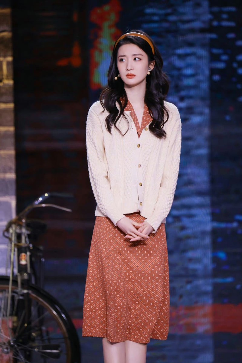 wangchuranfan's tweet photo. Wang Churan 80s Spring Gala glow 王楚然東方衛視春晚復古風采 #王楚然 #王楚然北美後援會 #wangchuran #東方衛視春晚 #80年代 #SpringGala https://t.co/H35YUJ3C0J