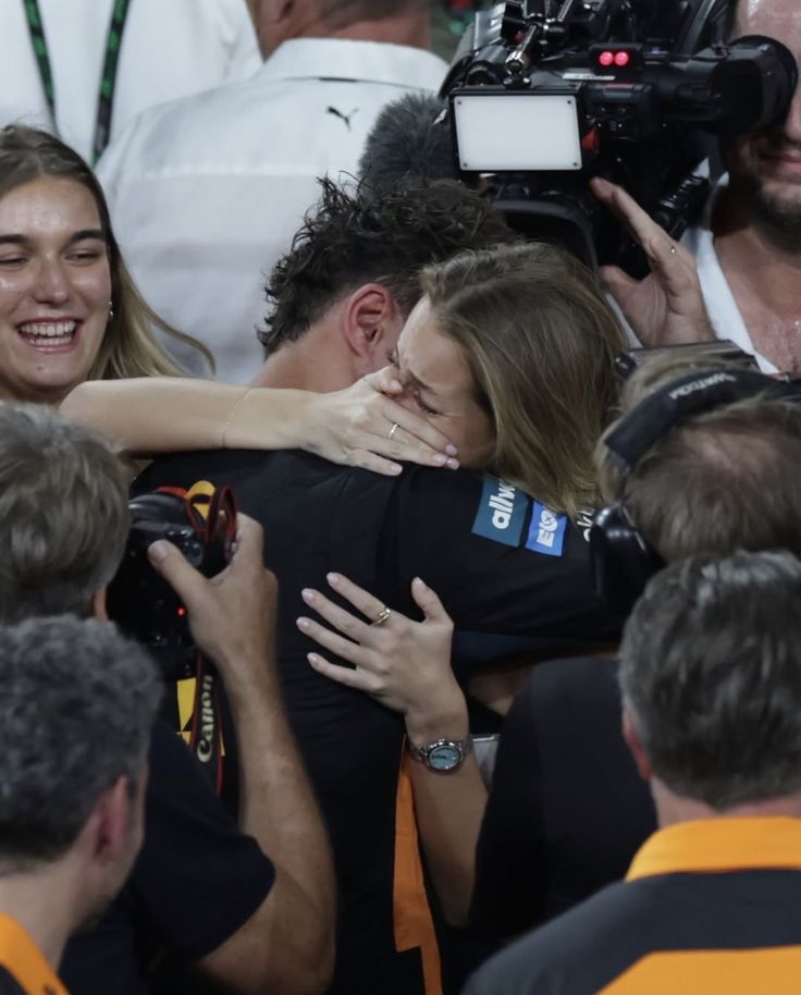 𝙸𝙽𝚂𝚃𝙰𝙶𝚁𝙰𝙼 𝙿𝙾𝚂𝚃

@ɴᴏʀʀɪꜱ4_                7 min

Ayer fue mi aniversario... te amo mi amor y feliz aniversario🩷