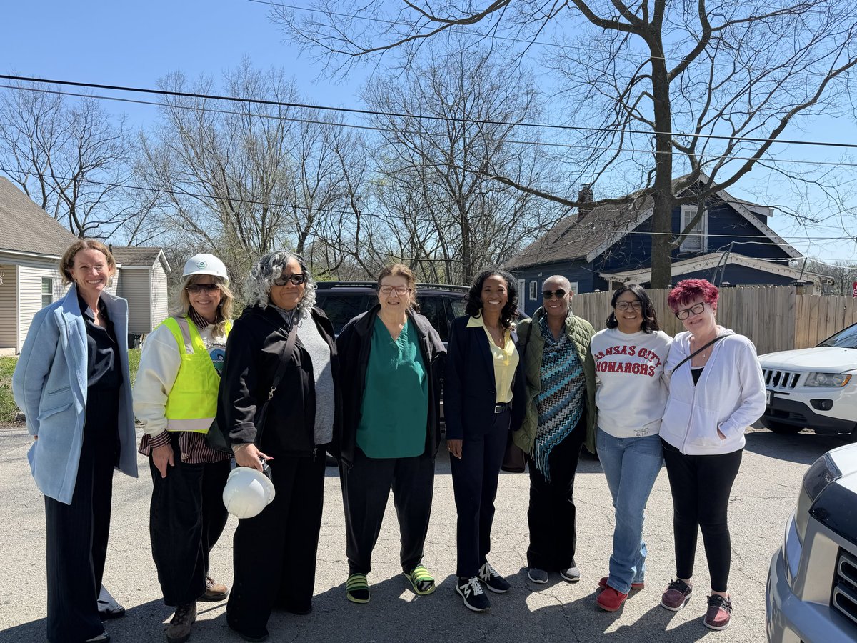 mph4kcmo tweet media