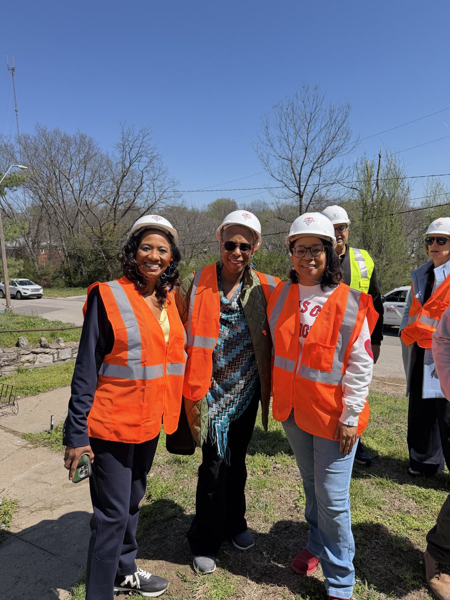 mph4kcmo tweet media