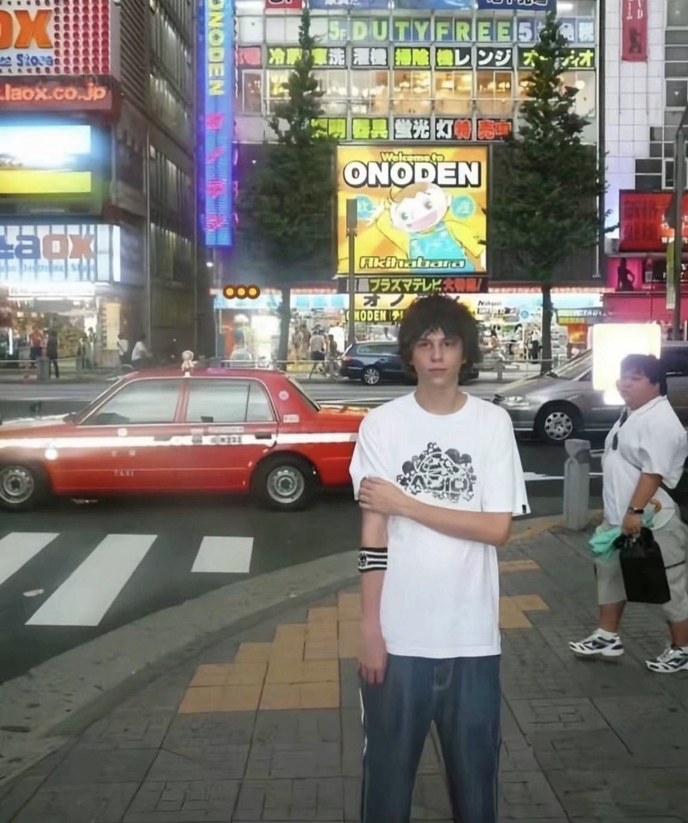"FairlyGab" 

Porque recreó una de las icónicas fotos de Rubius Japón 2009.
