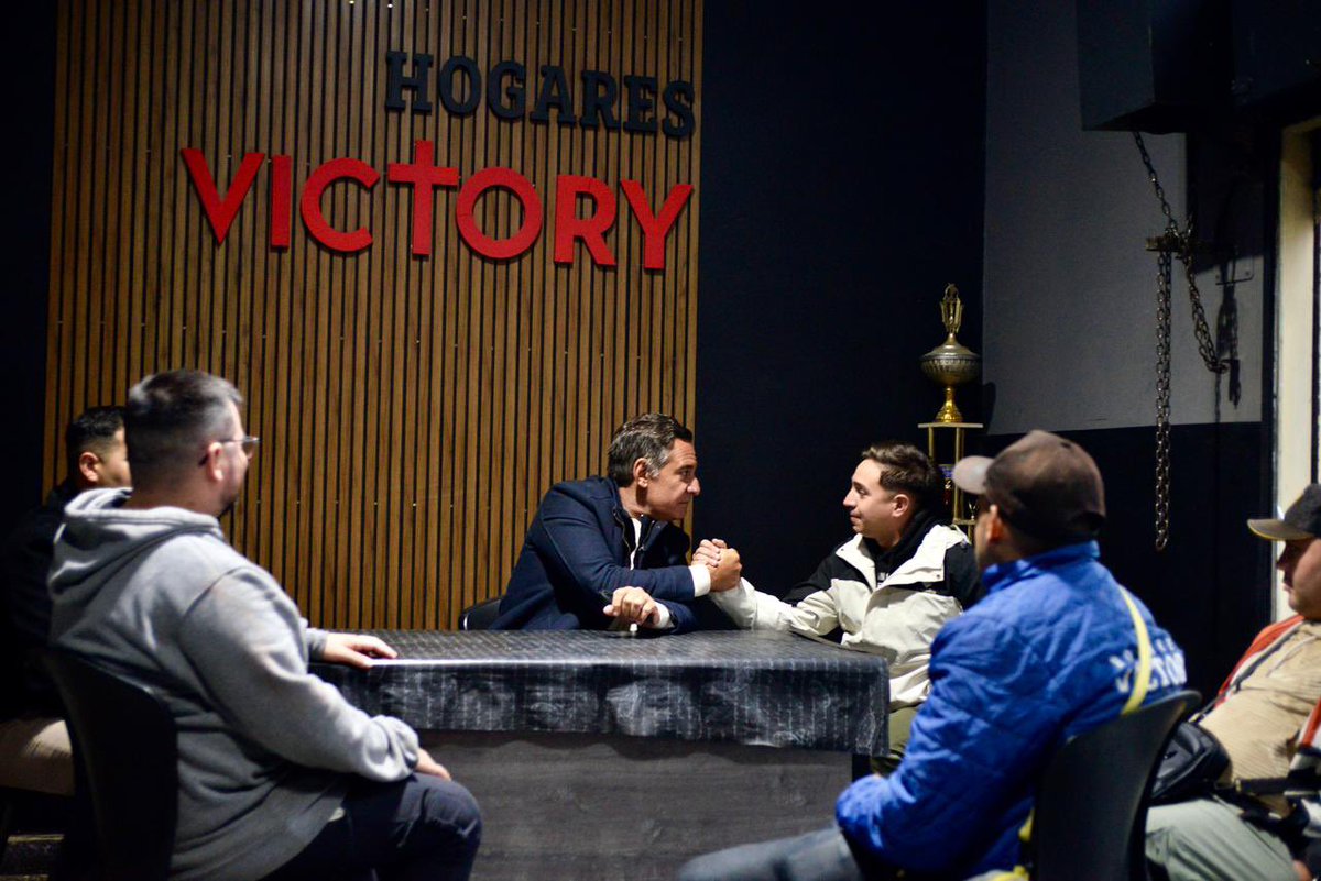 HOGARES VICTORY, UNA NUEVA OPORTUNIDAD PARA CIENTOS DE PERSONAS

Hoy conocimos la sede de Hogares Victory de barrio Santa Rosa, una iniciativa que contiene a más de 100 personas que buscan dejar atrás sus problemas con las adicciones. Quienes se alojan también trabajan para