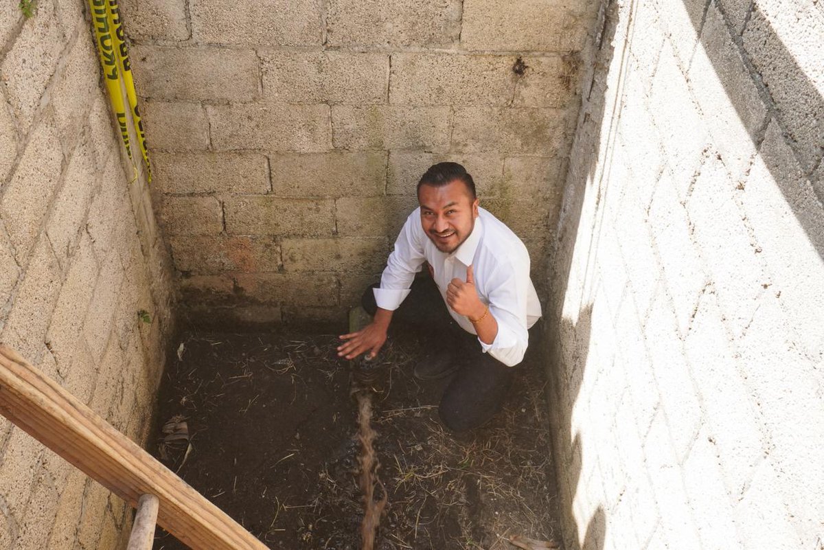 robertsolisvall's tweet photo. Hoy estamos en Santa María Atexcac inaugurando una nueva línea de agua potable. 🚰

Esto va a resolver un problema muy importante: el desabasto.

Ahora vamos a tener dos líneas funcionando, lo que significa más flujo y que el tanque se llene más rápido. 🚿

¿Y esto en qué ayuda, mis jefas y jefes?
En algo muy simple pero muy importante: que en su casa no falte el agua. 🏠💧

✅ Porque tener agua es salud, es tranquilidad y es calidad de vida. 

Así seguimos trabajando, paso a paso. 🤝🏽