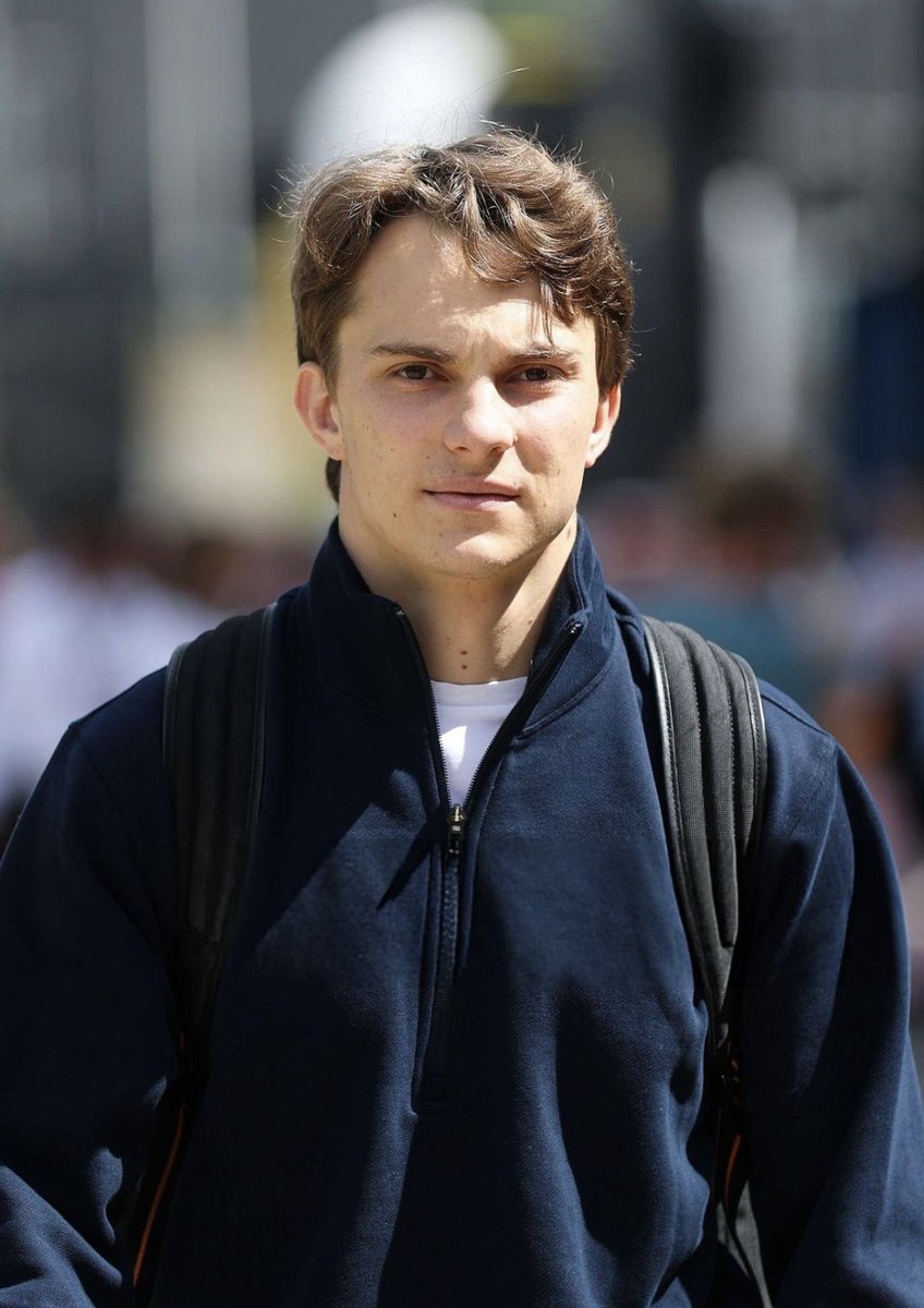 op81prmanager's tweet photo. navy quarter zip appreciation post https://t.co/pRjBGTtY2I