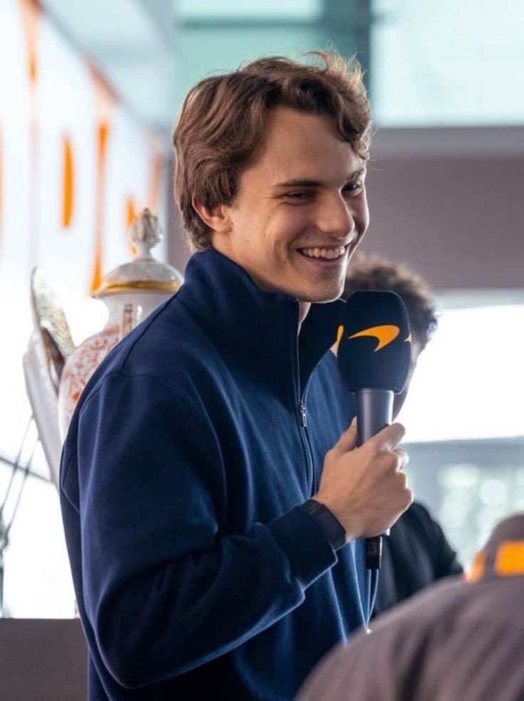 op81prmanager's tweet photo. navy quarter zip appreciation post https://t.co/pRjBGTtY2I