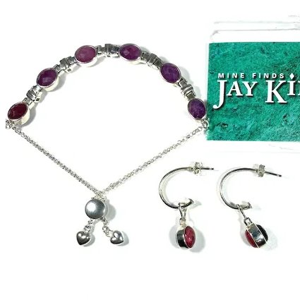 ClarasJewelry's tweet image. Jay King Sterling Silver Reversible Ruby Moonstone Bracelet Pierced Dangle Earrings MIB
#rubylane #vintage #designer #set #earrings #bracelet #vintagebeginshere #jewelryaddict #giftideas #treasures #mothersday2026
rubylane.com/item/136230-E1…