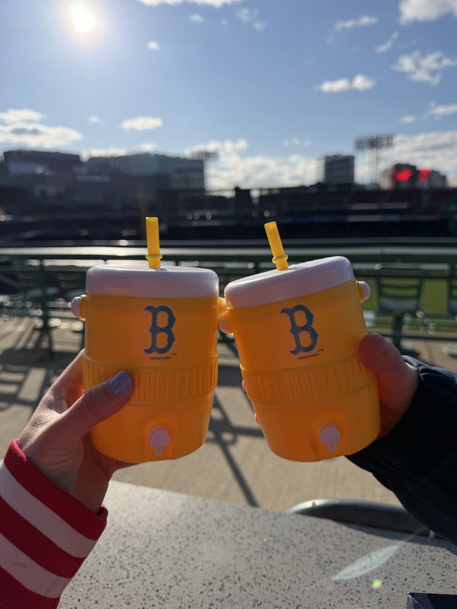 CoachCampbell_7's tweet photo. snagged #redsox #coolercup https://t.co/2jKo08BmyE