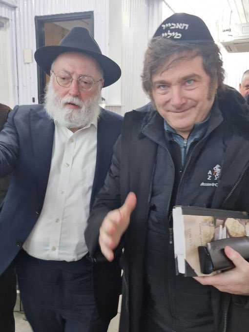 Rubia Anti imperialista tweet media