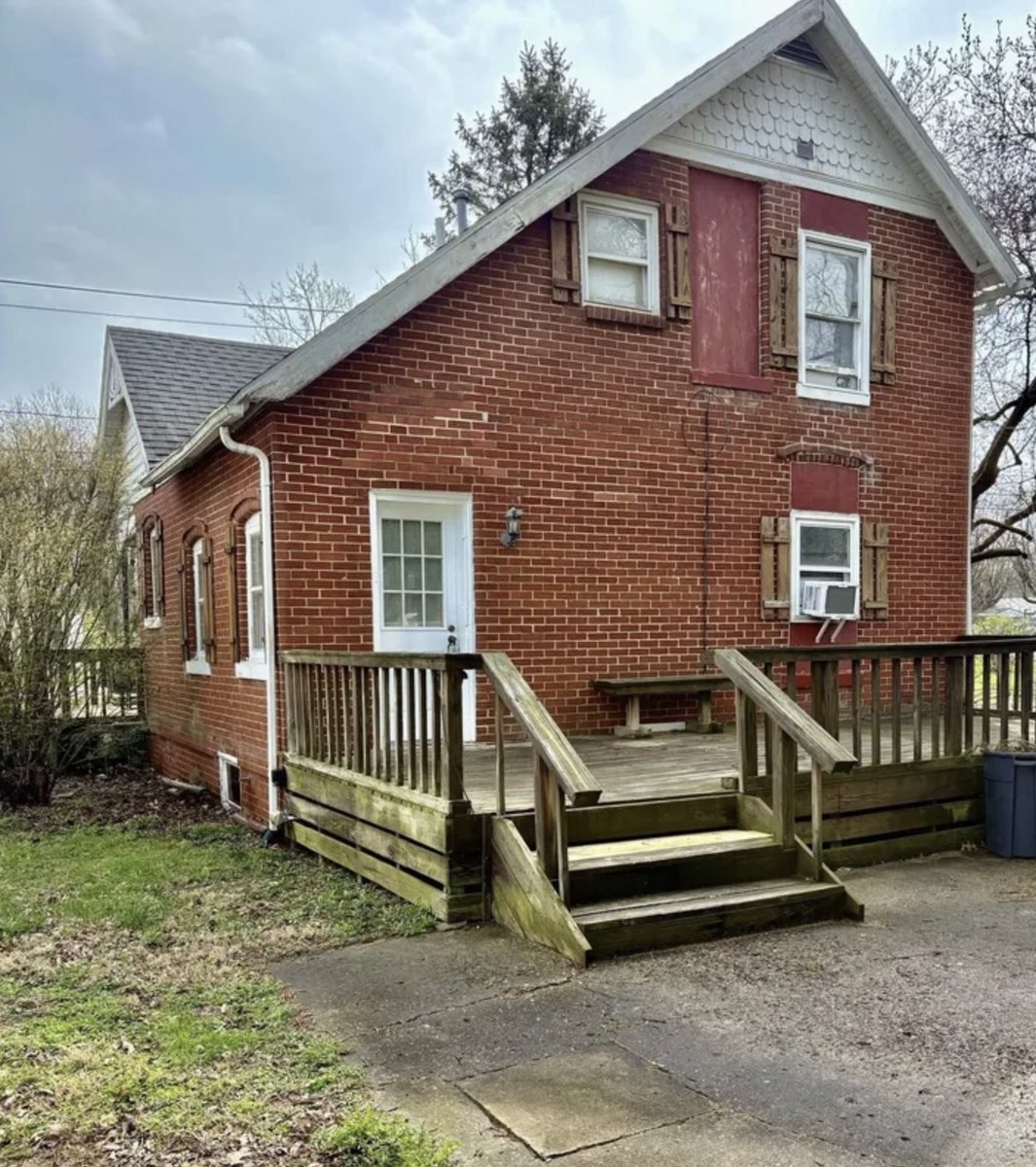 oldhouseunder50's tweet image. Well-Kept Turn-of-the-Century Brick #Home in #Indiana – $85K. oldhousesunder100k.com/well-kept-turn…