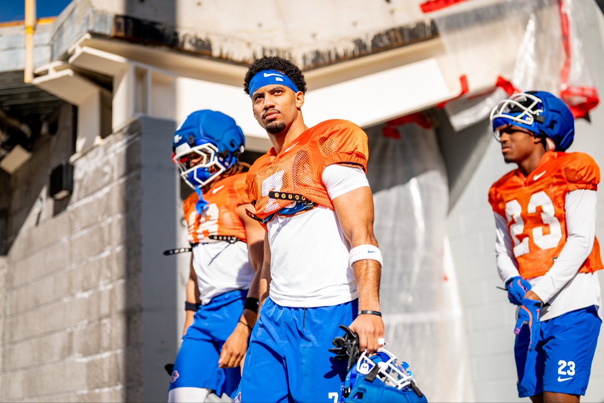 Coach_SD's tweet image. Gratitude 🙏

Today I want to show my appreciation for  Jaden Mickey! He is a savvy playmaker that makes everyone around him better! He is all about the team! 🔵🤝

#BuiltDifferent #Gratitude