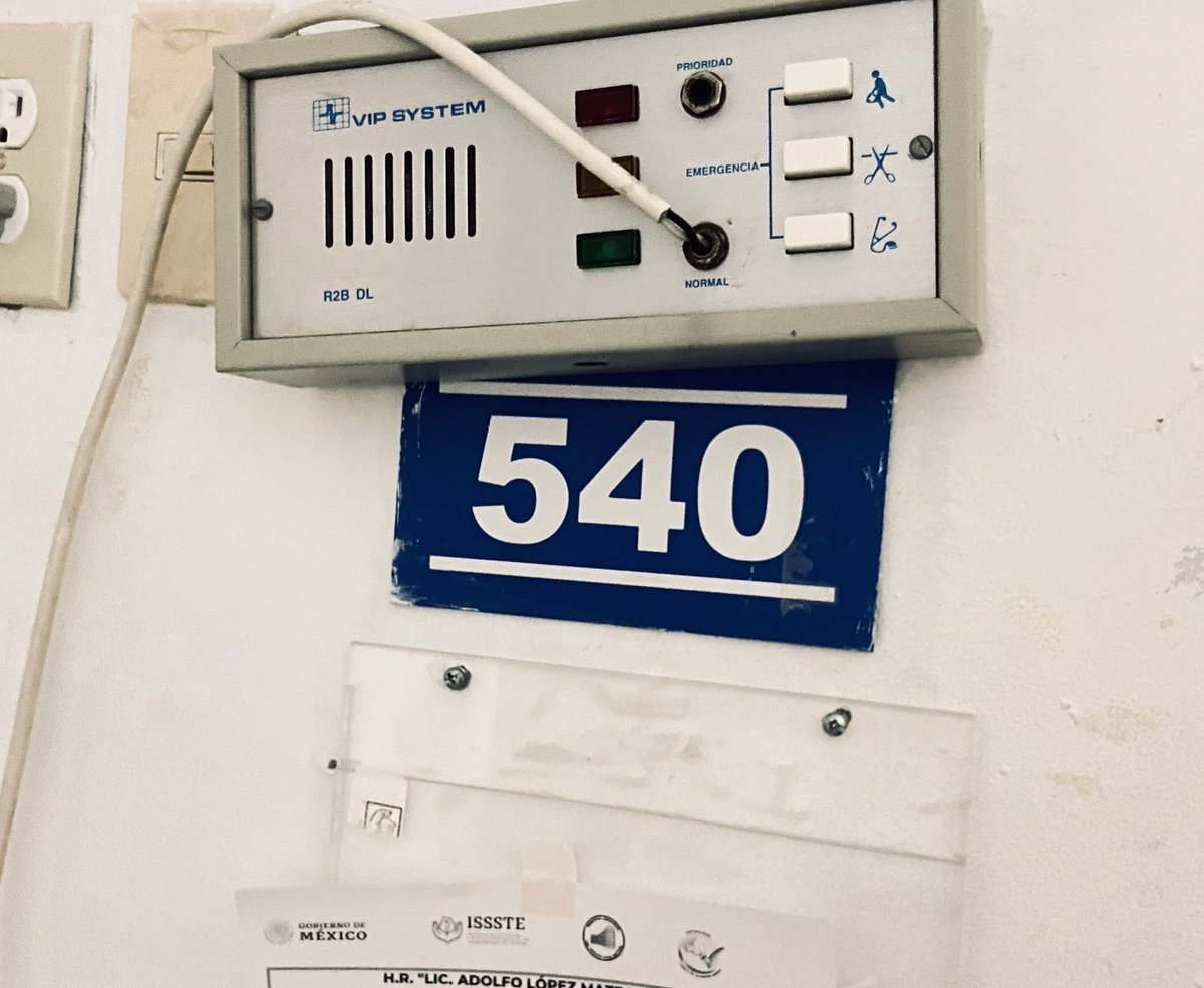 magope5292's tweet photo. #Alerta @ISSSTE_mx 7dias en hospital 4a vez que por el mismo problema sin soluciones NO HAY DIAGNÓSTICO y tratamiento ESTOY 5piso NO ME TRATAN BIEN D.R.s insultan a mi esposa se lavan las manos con otros problemas sin confirmar @usuarios_issste @martibatres @Claudiashein https://t.co/81Kq4gWYla