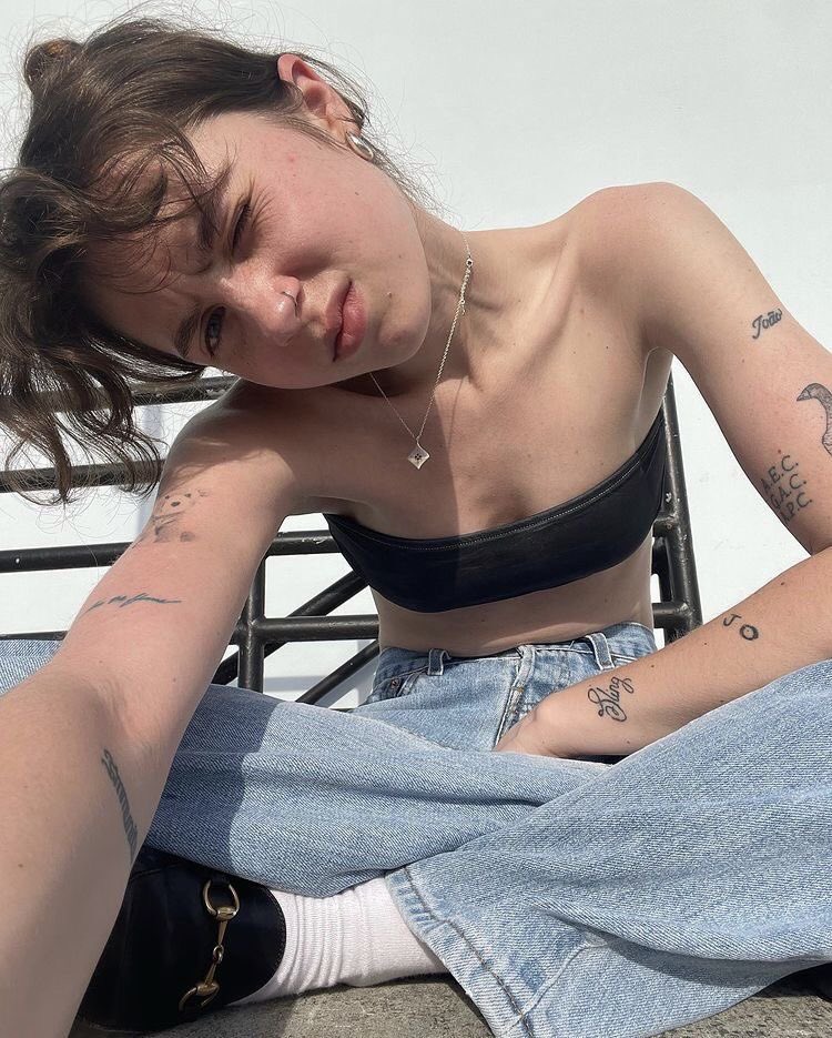 clairo media 🗝️ tweet media