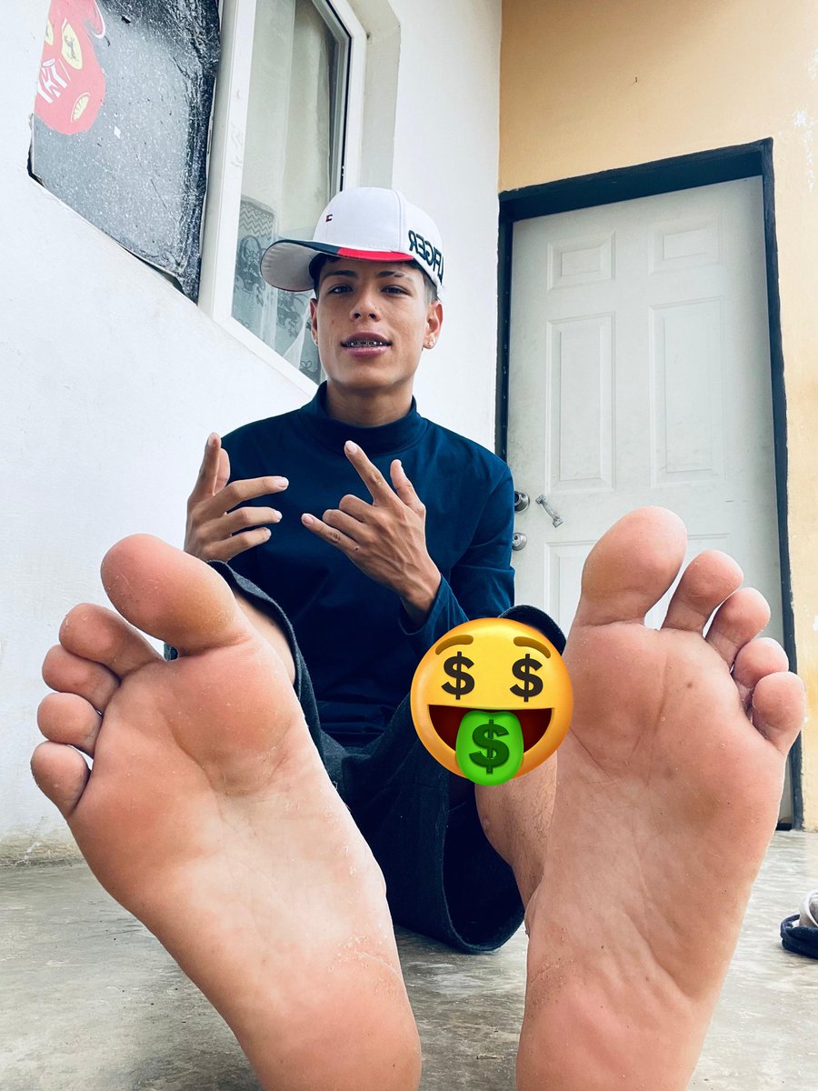 444_master's tweet photo. Sniff and kiss my dirty feet while you leave all your money in my Paypal 💰💸.
 @GemnasRosales @briceno_da36465 @HellGodsPro @HellGodsPro @MASTERS_PROMOS @morrochacal @slave_here @rt_feet @findomRTxxx @DK_24680 @rt_promo2k @promocion_pies @rt_promo2k https://t.co/0kwfmnFwSD