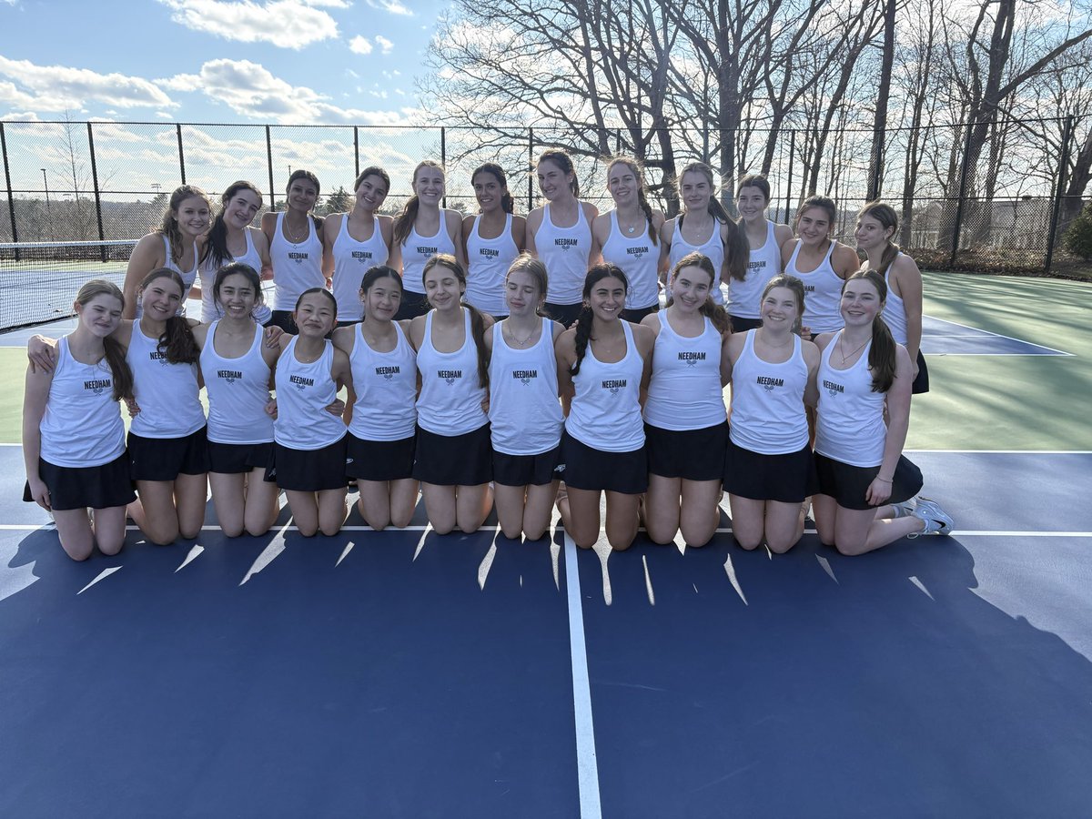 Aaaaand we’re back! But this time…on brand new courts!!!
Starting the season with a W against Weymouth!
Big week ahead facing Brookline, Wellesley, and Braintree. 
#staytuned 
#gorockets🚀