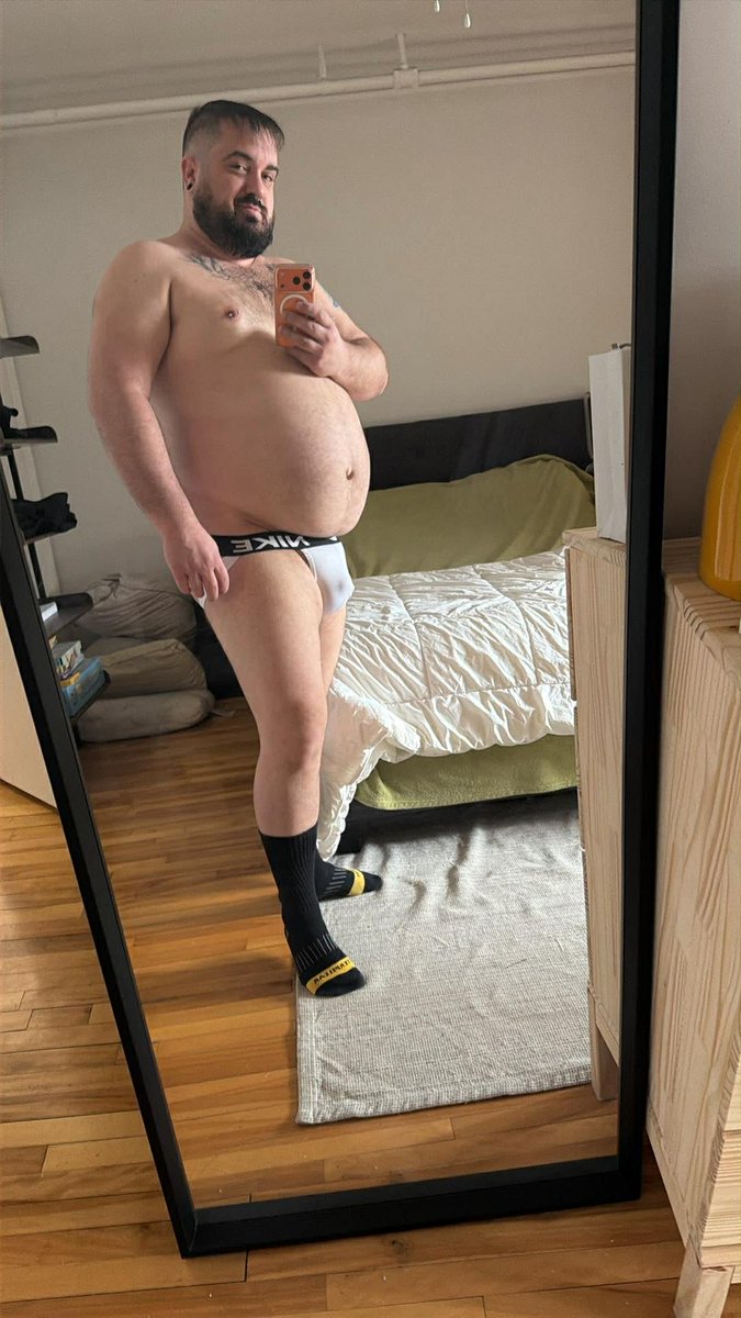 Jonath87moreass tweet media