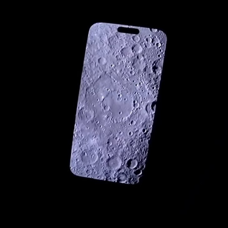 ConflictTR's tweet photo. 🚨 Artemis II gemisinin kaptanı, telefonuyla Ay'ın fotoğrafını çekti. https://t.co/h5Y9ul0aF8