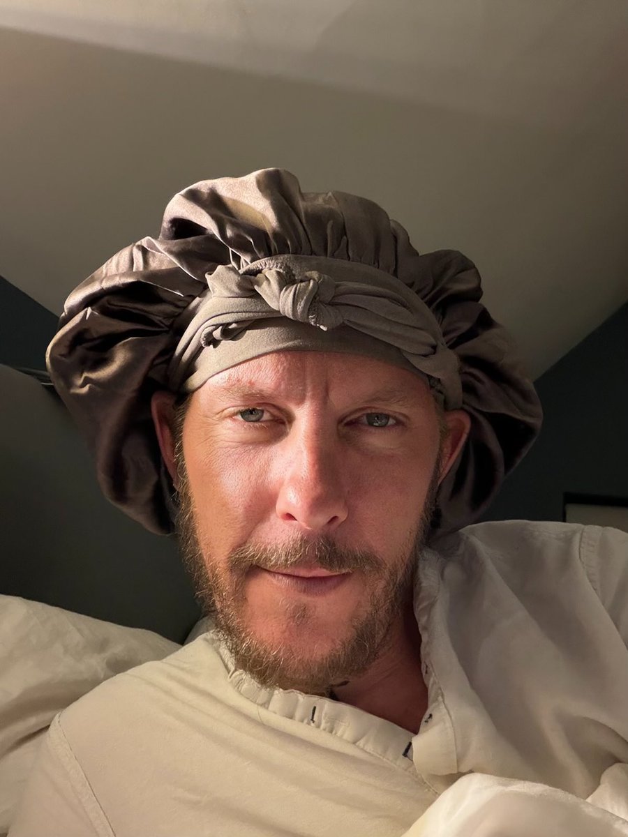 Laurence Fox tweet media