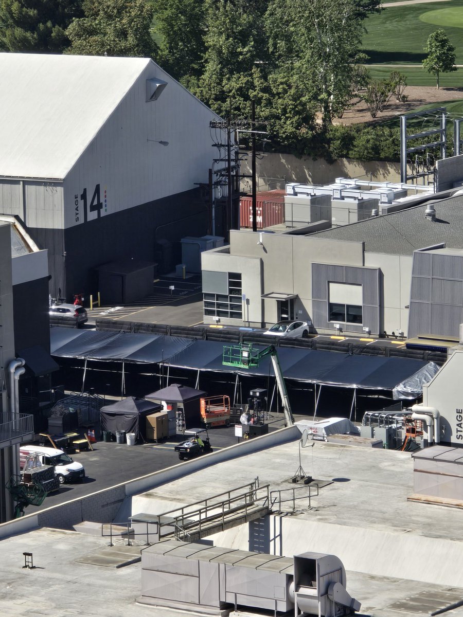 HHN 365 tweet media