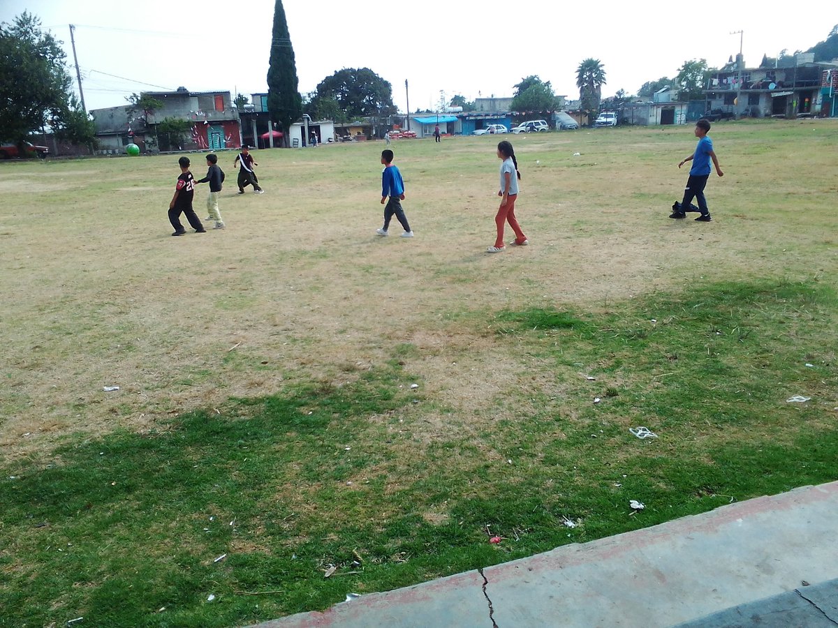 edo_morelos's tweet photo. Estamos implementando el #semaforodeportivo 🟢🟡🔴 en la comunidad indígena de Felipe Neri Tlalnepantla Morelos. Conmemorando el día internacional del deporte para el desarrollo y la paz
@FAHHdeporte 
@sbrsusana https://t.co/vVAsb3iwjX