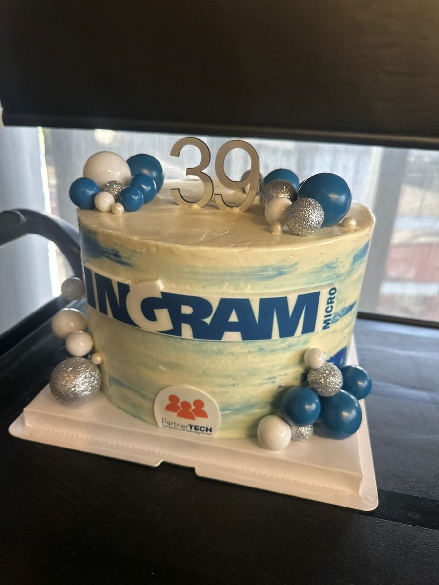 IngramMicroMx's tweet photo. Celebrar 39 años de historia es mejor cuando lo haces acompañado de grandes aliados. Muchas gracias a PartnerTECH por el increíble detalle y por ser parte fundamental de nuestro camino. 🤝✨

#IngramMicro #IngramMicroMexico #PartnerTECH #Aniversario39 #AlianzasEstratégicas https://t.co/bUrsG1AkrI