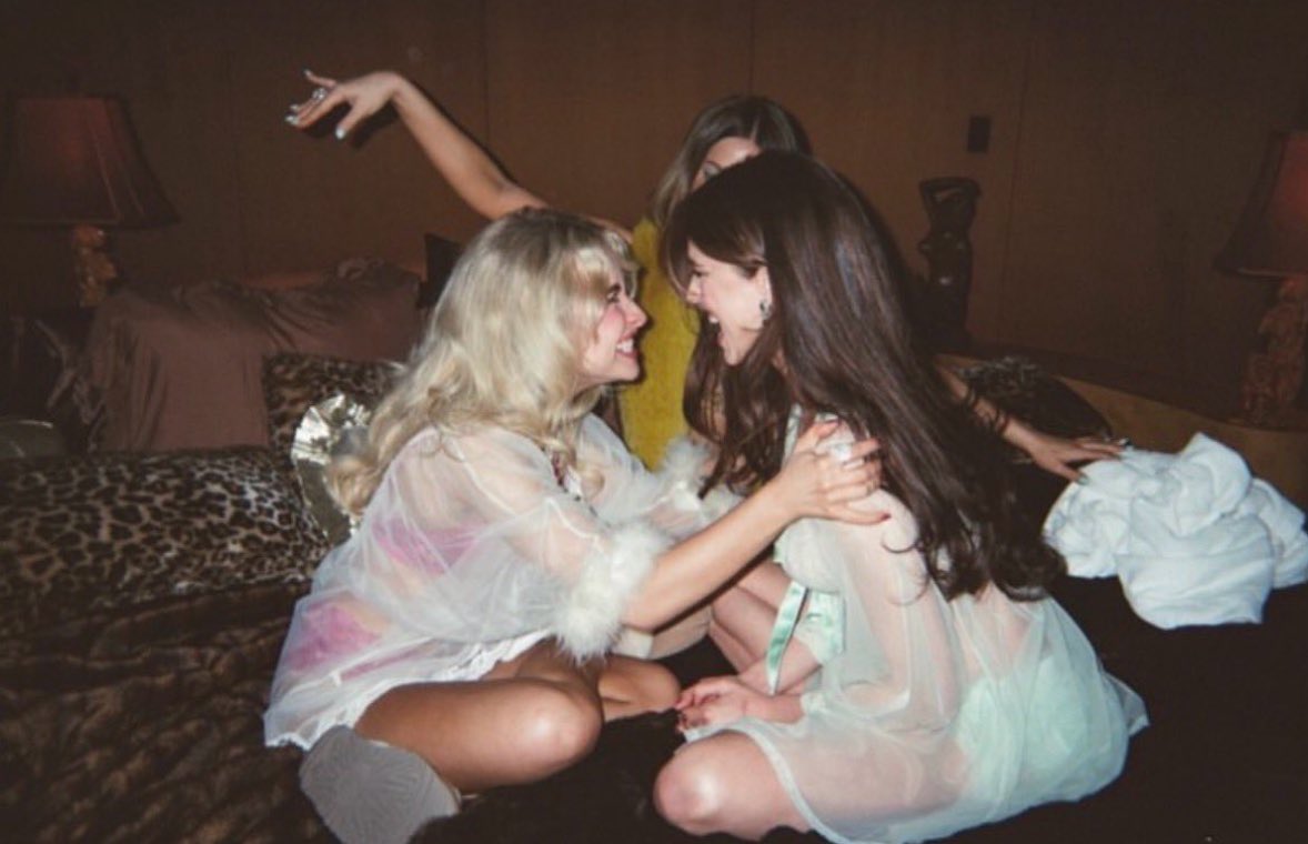 ri ☽ ⋆🐾⋆ tweet media