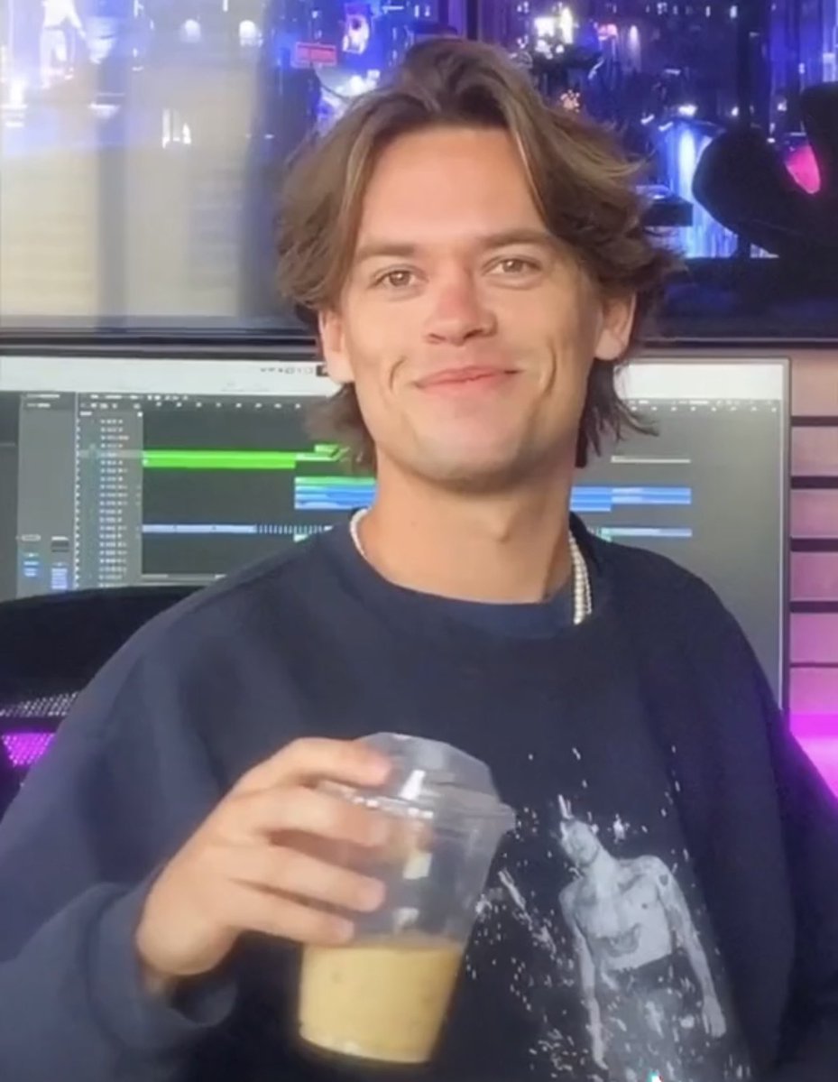 ˙⋆✮ tweet media