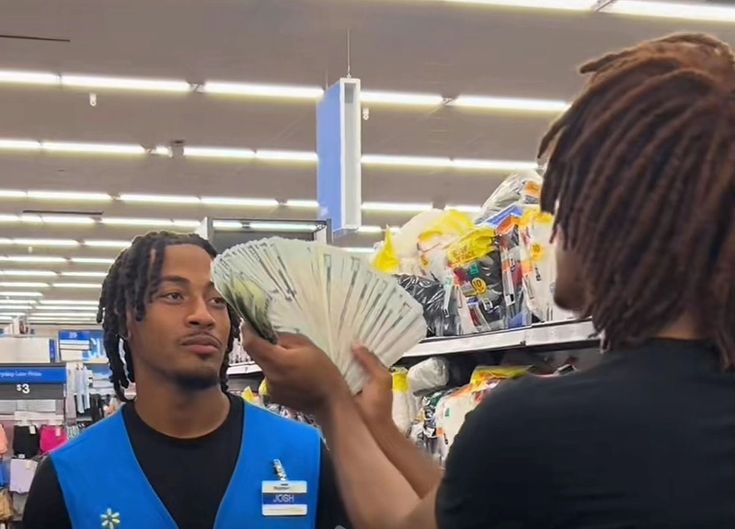 Dee Bee 🌻🌈🍭 tweet media