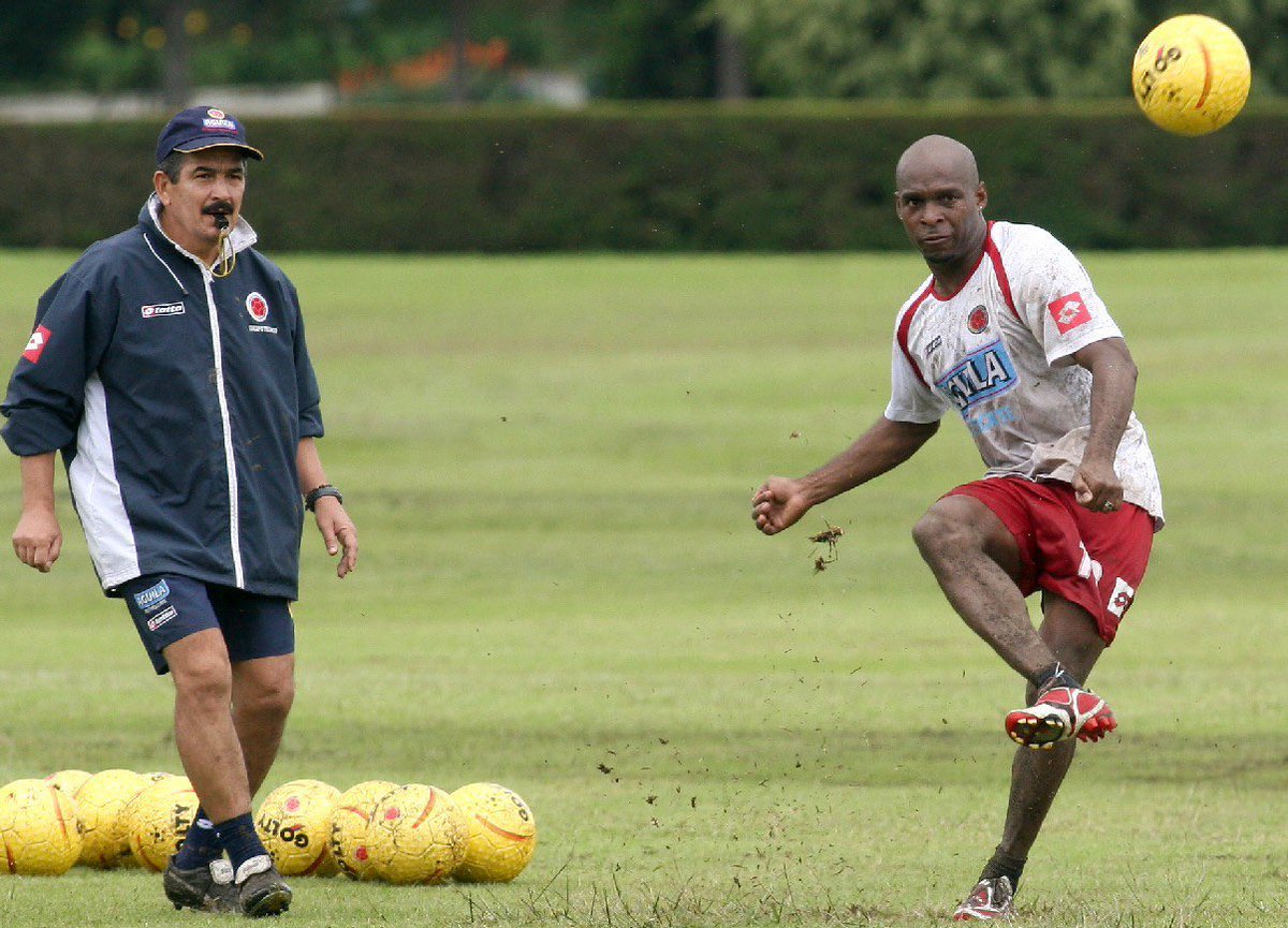 La Biblioteca del FPC tweet media