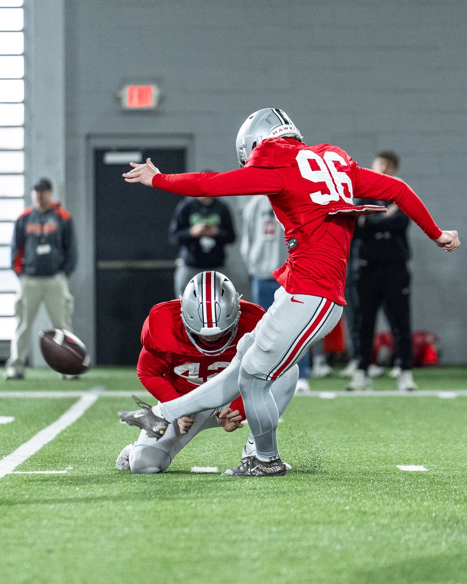 theGunnerDaniel's tweet image. Buckeyes! Join me in wishing Kicker Connor Hawkins (@connor_hawk1ns) a Happy Birthday!

#Buckeyes #Specs