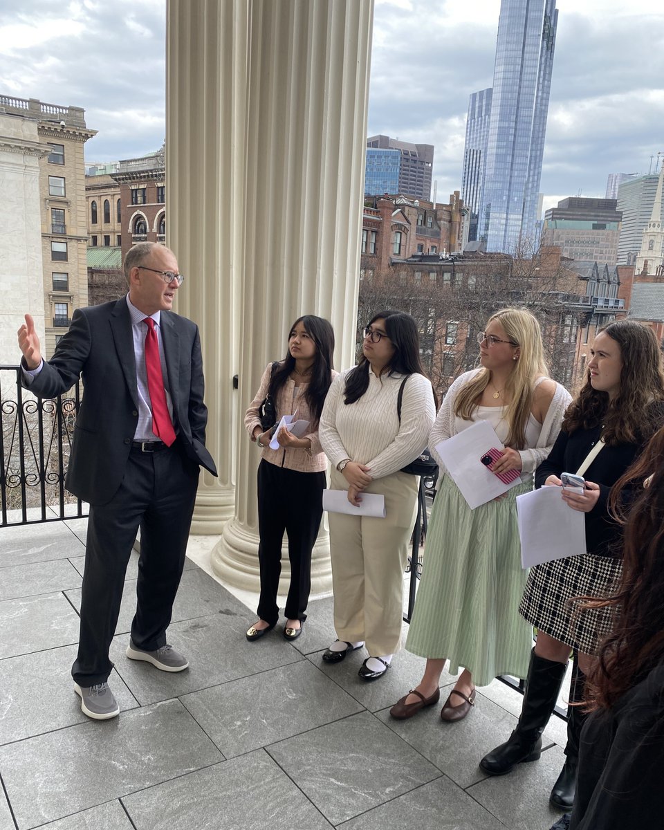 SenJasonLewis's tweet photo. It was wonderful to meet with students from the Wakefield Youth Action Team who came to the State House to advocate for public health legislation that I filed and to show them around the Massachusetts Senate. (1/2) https://t.co/QLLTgz2zmv
