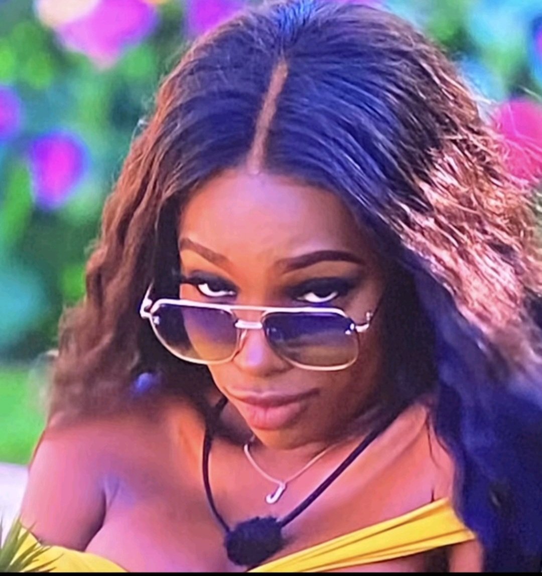 libra queen tweet media